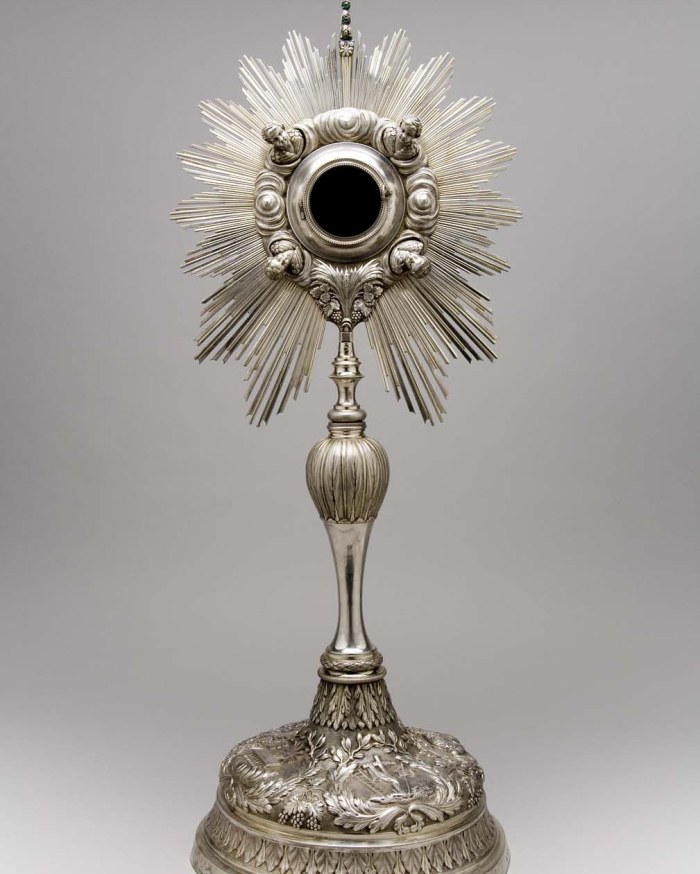 Custodia de plata. Rectificada.